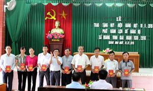 Công bố, phát hành cuốn lịch sử Đảng bộ và nhân dân xã Quang Vinh giai đoạn 1930-2010