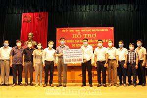 Trao 35,6 tấn gạo hỗ trợ hộ nghèo, hộ cận nghèo huyện Yên Mỹ