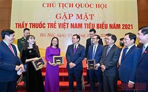 Lực lượng thầy thuốc trẻ luôn là điển hình của tinh thần xung kích chống dịch