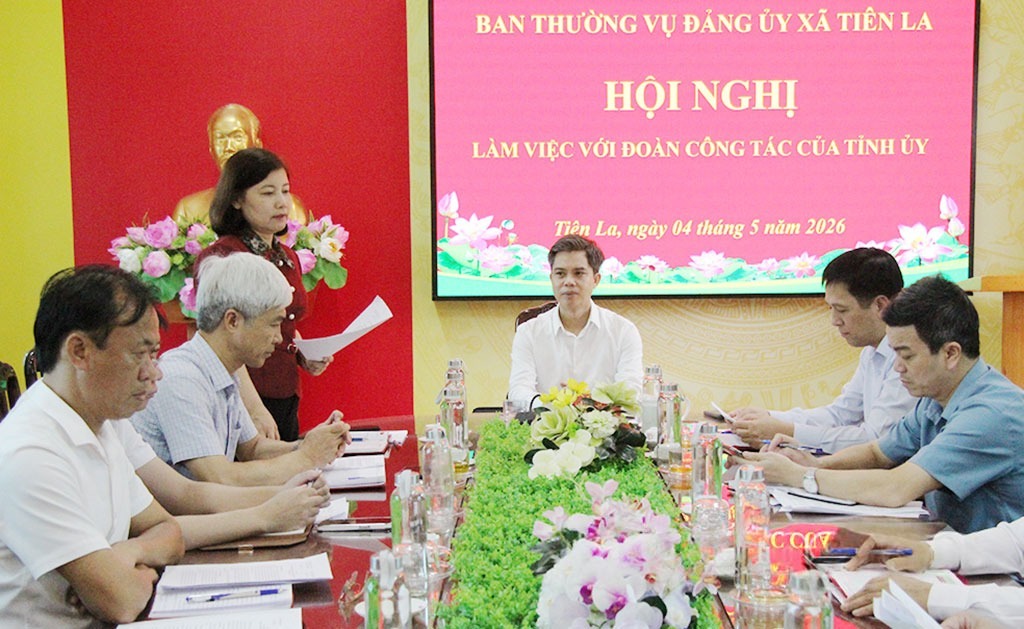 Đồng chí Trưởng ban Tuyên giáo và Dân vận Tỉnh ủy Nguyễn Văn Chiến làm việc tại xã Tiên La
