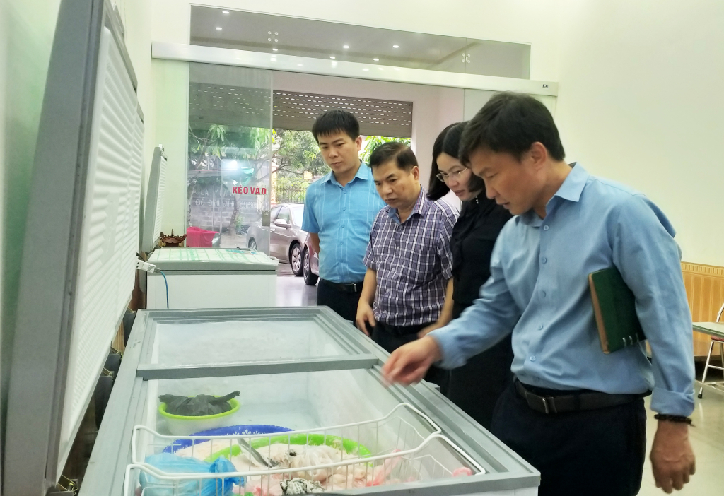 Kiểm tra, giám sát công tác quản lý nhà nước về an toàn thực phẩm tại phố Hưng Yên