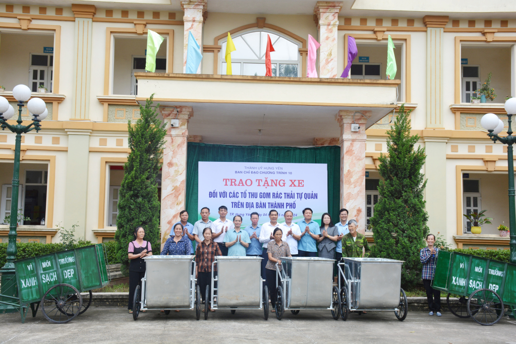 Thành phố Hưng Yên: Triển khai hỗ trợ xe thu gom rác đối với các tổ thu gom rác thải tự quản