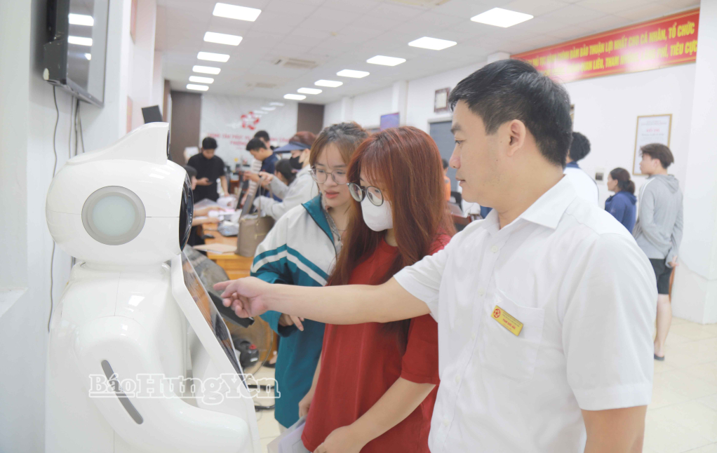 Xây dựng chính quyền kiến tạo, phục vụ, lấy người dân làm trung tâm