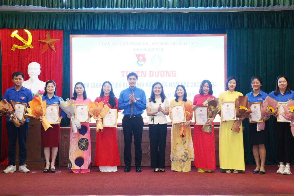 Tuyên dương nhà giáo trẻ tiêu biểu tỉnh Hưng Yên năm học 2023 - 2024