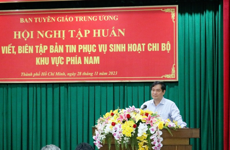 Tập huấn công tác biên tập bản tin phục vụ sinh hoạt chi bộ