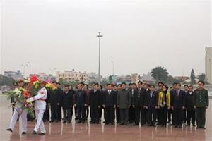 Hưng Yên: Dâng hương, dâng hoa tưởng niệm Chủ tịch Hồ Chí Minh, Tổng Bí thư Nguyễn Văn Linh và các anh hùng liệt sỹ