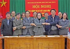 Khối thi đua Các ban đảng và đơn vị trực thuộc Tỉnh ủy: Phát động và ký giao ước thi đua năm 2018