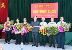 Hưng Yên: Tặng và truy tặng huy hiệu Đảng đợt 2/9/2015 cho 969 đảng viên