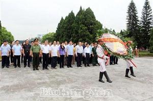 Dâng hương, dâng hoa tưởng nhớ Chủ tịch Hồ Chí Minh, Tổng Bí thư Nguyễn Văn Linh, tưởng niệm các anh hùng liệt sỹ
