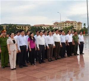 Dâng hương, dâng hoa kỷ niệm 101 năm Ngày sinh Tổng Bí thư Nguyễn Văn Linh