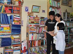 Người xây dựng tủ sách gia đình