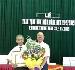 Tặng và truy tặng huy hiệu Đảng đợt 19/5/2015 cho 852 đảng viên