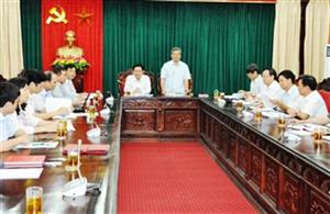 Trưởng ban Kinh tế Trung ương Vương Đình Huệ làm việc tại Hưng Yên