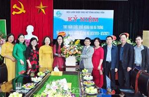 Đồng chí Phó Bí thư Thường trực Tỉnh ủy Nguyễn Duy Hưng chúc mừng cán bộ, hội viên phụ nữ tỉnh nhân ngày Quốc tế Phụ nữ 8.3