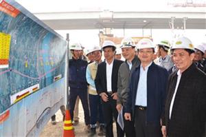 Bộ trưởng Bộ Giao thông Vận tải Nguyễn Văn Thể kiểm tra tiến độ thi công dự án giao thông trên địa bàn tỉnh Hưng Yên