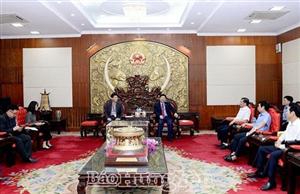 Đồng chí Chủ tịch UBND tỉnh Nguyễn Văn Phóng làm việc với đoàn công tác của Đại sứ quán Hàn Quốc tại Việt Nam