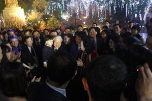 Tổng Bí thư dâng hương tại tượng đài Lý Thái Tổ