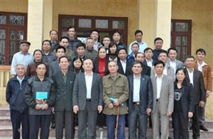 Phó Bí thư Tỉnh uỷ Đỗ Tiến Sỹ dự sinh hoạt chi bộ tại xã Đông Kết