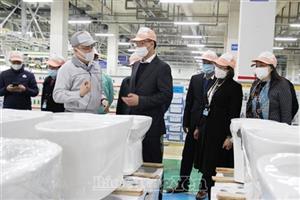 Đồng chí Bí thư Tỉnh ủy Nguyễn Hữu Nghĩa thăm và động viên người lao động tại một số doanh nghiệp