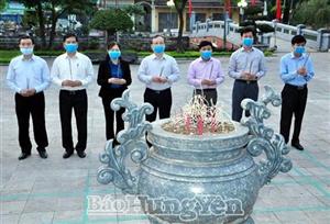 Dâng hương tưởng niệm Tổng Bí thư Nguyễn Văn Linh