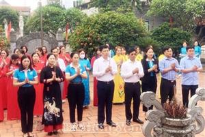 Hội LHPN tỉnh: Dâng hương, dâng hoa tại Đền thờ bà Hoàng Thị Loan, thân mẫu Chủ tịch Hồ Chí Minh