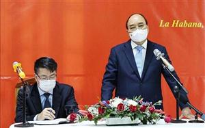 Chủ tịch nước thăm Đại sứ quán và cộng đồng người Việt Nam tại Cuba