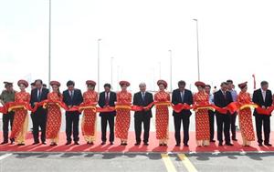 Đưa vào sử dụng cầu vượt biển dài nhất Đông Nam Á