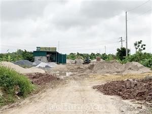 Cần sớm xử lý bãi tập kết vật liệu xây dựng trái phép ở xã Phùng Hưng