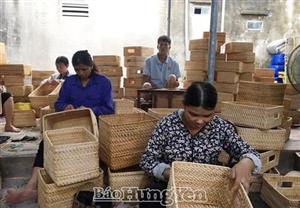 Phụ nữ khẳng định vị trí, vai trò trong gia đình và xã hội