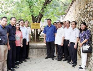 Phó Bí thư Thường trực Tỉnh ủy Đỗ Xuân Tuyên cùng đoàn đại biểu tỉnh viếng các nghĩa trang liệt sỹ tại Điện Biên và Sơn La