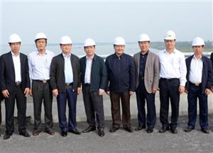 Bộ trưởng Bộ Giao thông Vận tải Nguyễn Văn Thể kiểm tra tiến độ thi công dự án giao thông tại Hưng Yên