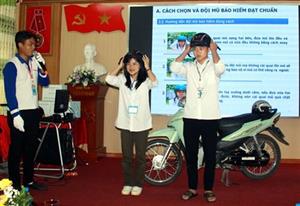 Tuyên truyền, giáo dục pháp luật về an toàn giao thông và hướng dẫn kỹ năng lái xe mô tô, xe gắn máy an toàn cho học sinh, sinh viên