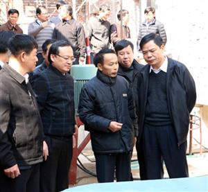 Bộ trưởng Bộ Nông nghiệp và PTNT Nguyễn Xuân Cường kiểm tra sản xuất nông nghiệp tại tỉnh Hưng Yên