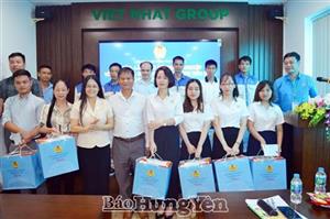 Liên đoàn Lao động tỉnh: Tặng 135 suất quà cho công nhân lao động đạt thành tích tiêu biểu