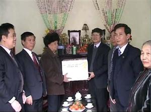 Lãnh đạo Tỉnh ủy Hưng Yên chúc tết cán bộ lão thành cách mạng