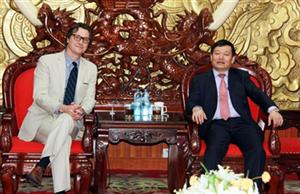 Chủ tịch UBND tỉnh Nguyễn Văn Phóng làm việc với đại diện Trường đại học Anh quốc Việt Nam