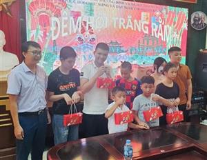 Mang Tết Trung thu đến với những trẻ em mồ côi, khuyết tật