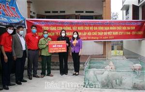 Ban Vận động xây dựng Quỹ Bảo trợ nạn nhân chất độc da cam tỉnh: Trao con giống, vật nuôi hỗ trợ gia đình nạn nhân chất độc da cam