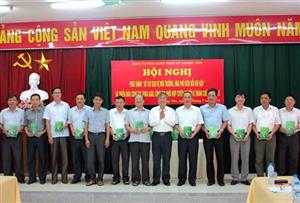 Ban Tuyên giáo Tỉnh ủy: Phát hành “Sổ tay bảo vệ môi trường, ứng phó biến đổi khí hậu” và triển khai nhiệm vụ công tác khoa giáo, công tác phối hợp tuyên truyền 6 tháng cuối năm 2015