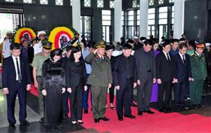 Đoàn đại biểu Tỉnh ủy, HĐND, UBND, Ủy ban MTTQ Việt Nam tỉnh Hưng Yên viếng Chủ tịch nước Trần Đại Quang