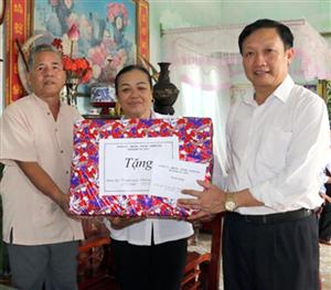 Hưng Yên: Thăm, tặng quà gia đình chính sách, người có công