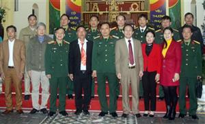 Thăm, tặng quà chức sắc công giáo và giáo dân