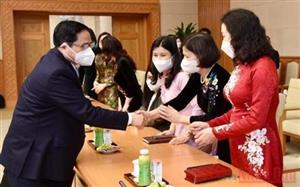 Truyền thống nhân hậu, đảm đang, trí tuệ và cống hiến luôn tỏa sáng trong người phụ nữ Việt Nam