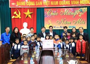 Ấm lòng ngày tết với những hoạt động xã hội của công đoàn công ty điện lực Hưng Yên
