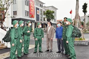 Thanh niên hăng hái lên đường nhập ngũ