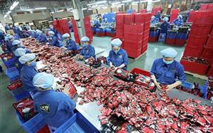 Tìm giải pháp thu hút, giữ chân người lao động