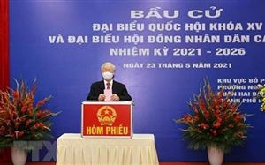 Tổng Bí thư Nguyễn Phú Trọng bỏ phiếu bầu cử tại quận Hai Bà Trưng