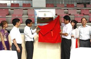 Liên đoàn Lao động tỉnh tổ chức gắn biển công trình: Sân bóng đá Cty TNHH sản xuất phụ tùng ô tô xe máy Việt Nam