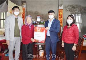 Ban Thường trực Hội Nông dân tỉnh: Tặng quà gia đình hội viên nông dân có hoàn cảnh khó khăn