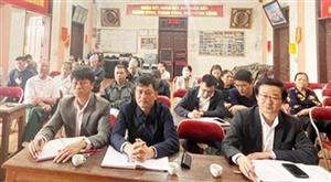 Đồng chí Lê Xuân Tiến, Ủy viên Ban Thường vụ Tỉnh ủy, Phó Chủ tịch Thường trực HĐND tỉnh dự sinh hoạt chi bộ thôn Cầu